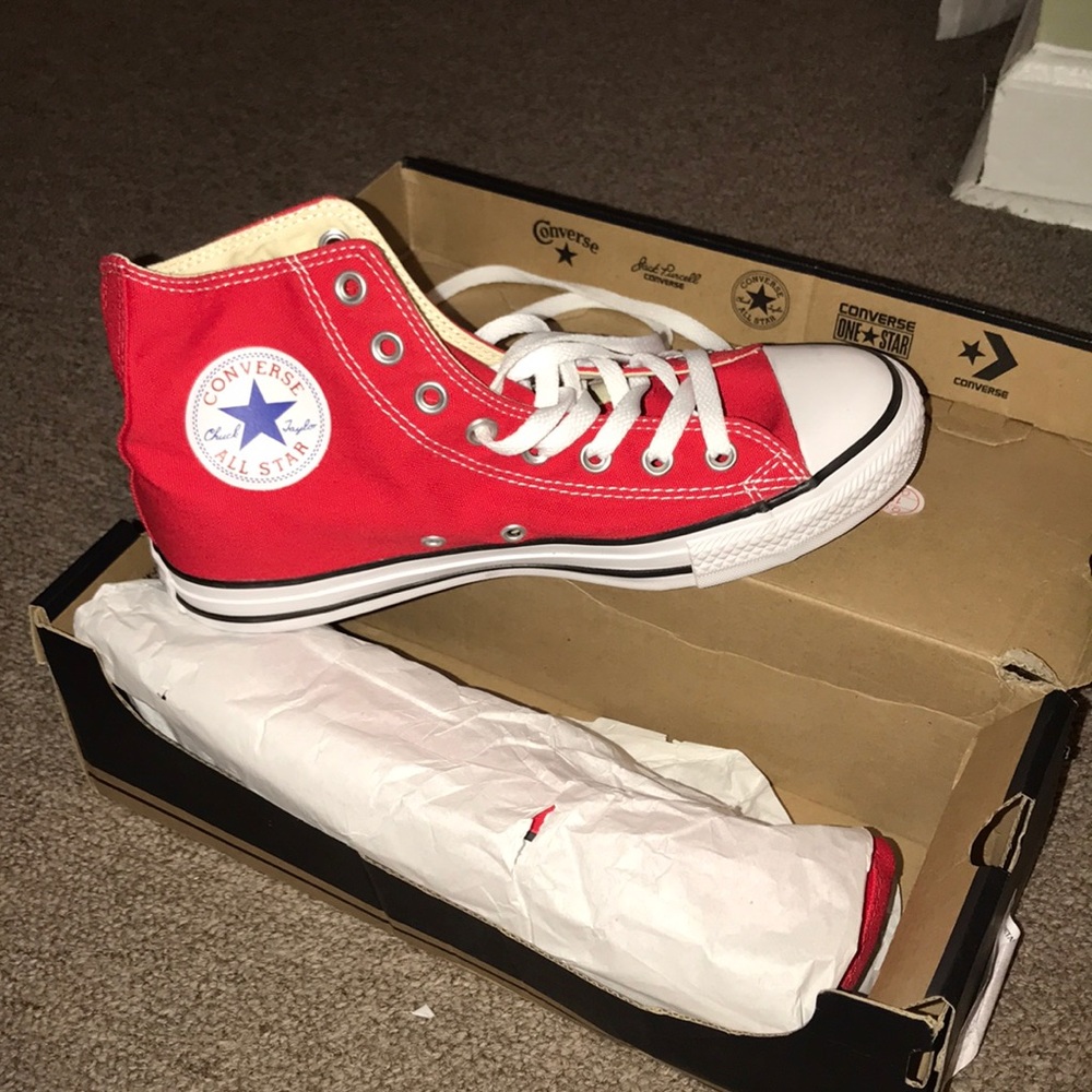 Converse Tennis Shoes